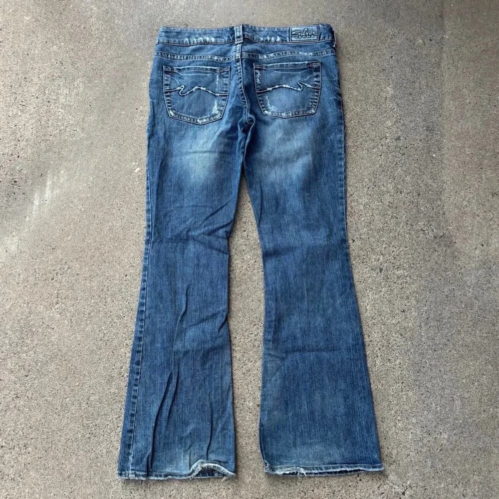 Silver Jeans Medium Wash Aiko Bootcut Distressed Western Jeans Womens Size 30x33 - Picture 2 of 2